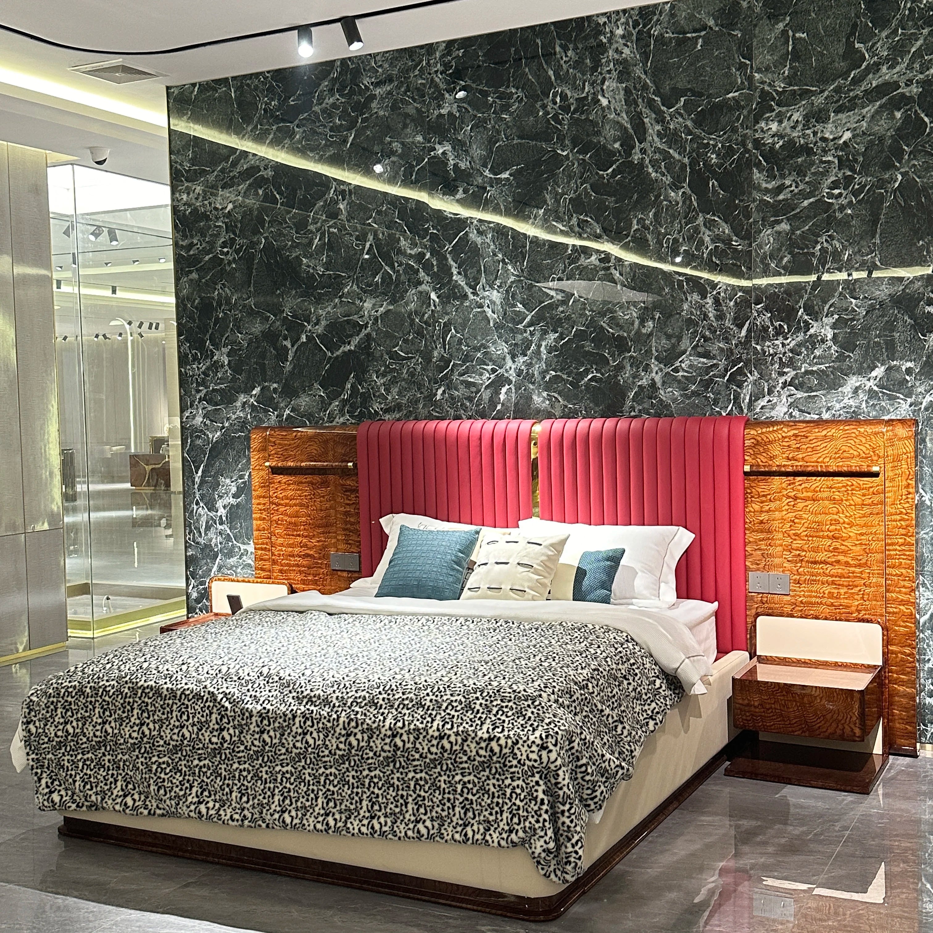 Modern Luxury Home Furniture Bedroom Soft Headboard Solid Wood Frame Upholstered Bed Full Queen King Size Hotel Bedroom Set
